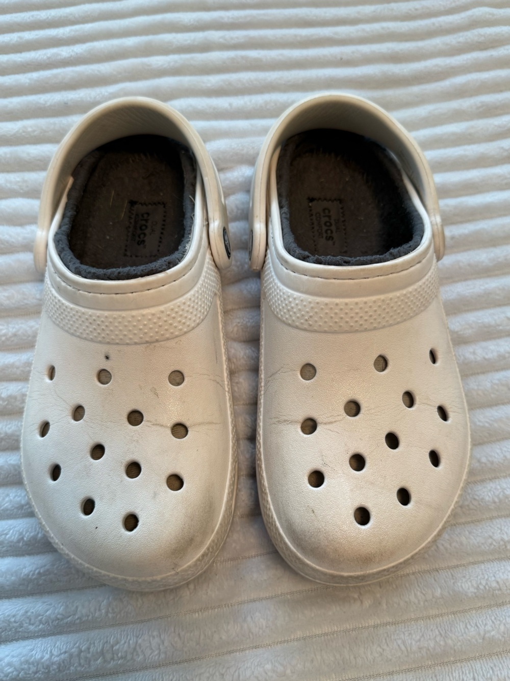 CROCS Kids White Classic Clog with Fuzzy Lining